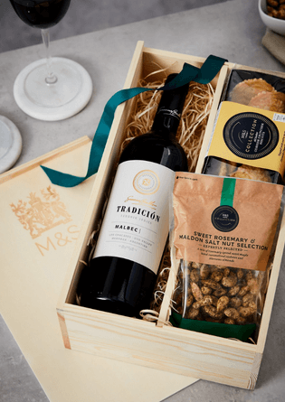Red Wine & Nibbles Gift Box