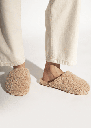 Maxi Curly Slippers