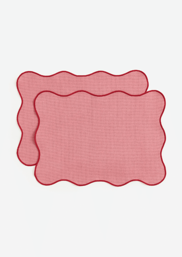 Scallop-Edged place mats